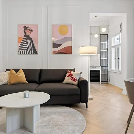 Historic Luxury Apartment With Free Parking And Garden Lejlighed