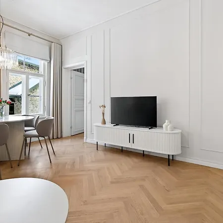 Lejlighed Historic Luxury Apartment With Free Parking And Garden *