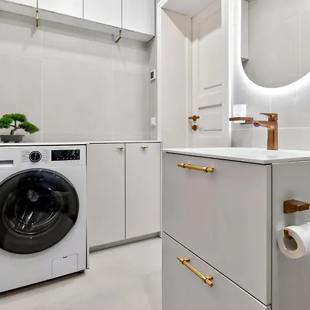 Lejlighed Historic Luxury Apartment With Free Parking And Garden