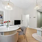Historic Luxury With Ac, Garden And Parking